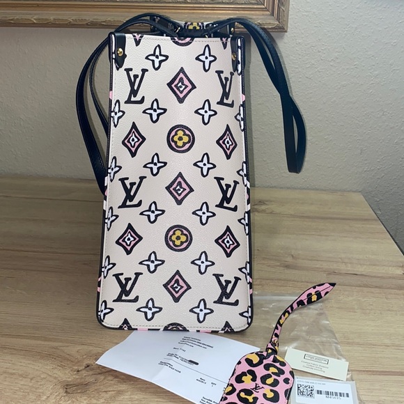 Louis Vuitton OnTheGo Wild At Heart GM Bag - Picture 10 of 16